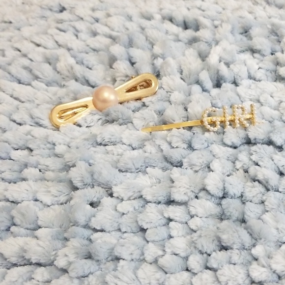 🎉SALE 3 SETS FOR $15 🎉 Hair clips - Picture 2 of 3